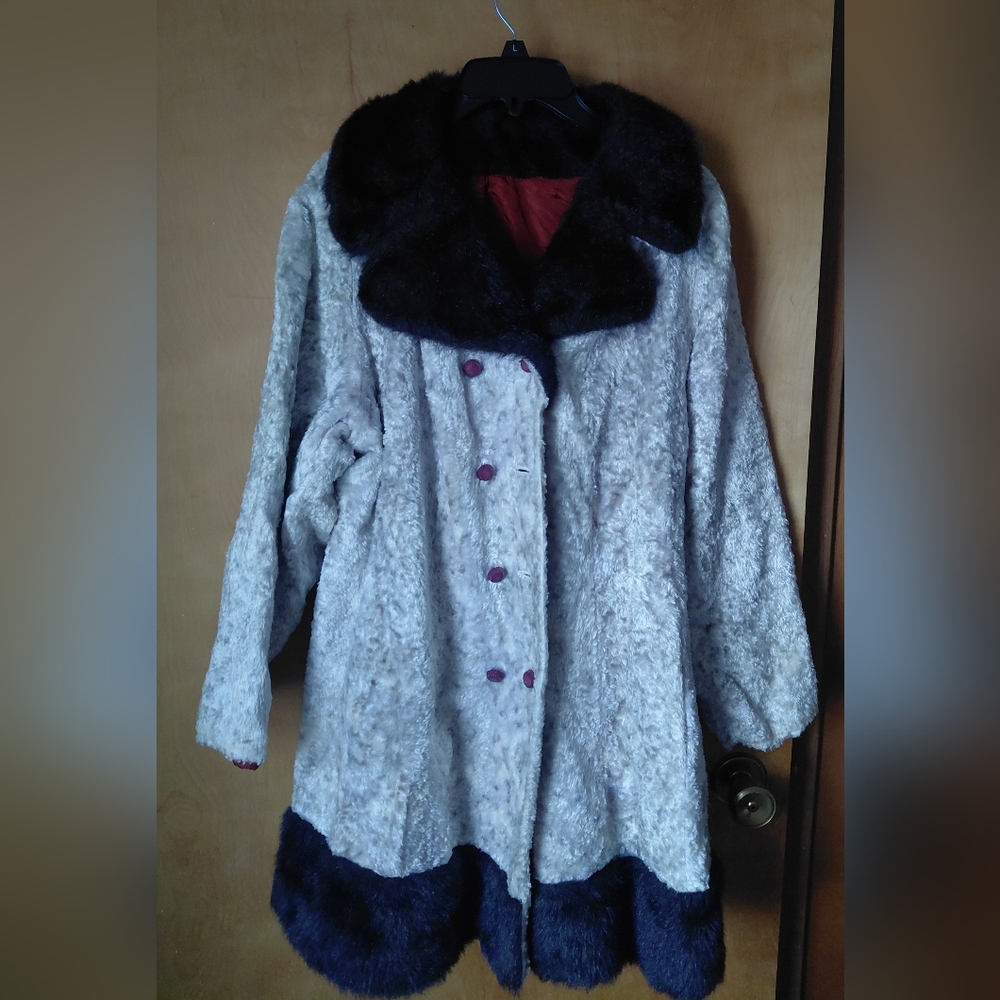 Lillian Ann  Vintage Elegant Gray and Black Women's Coat - Picture 3 of 11